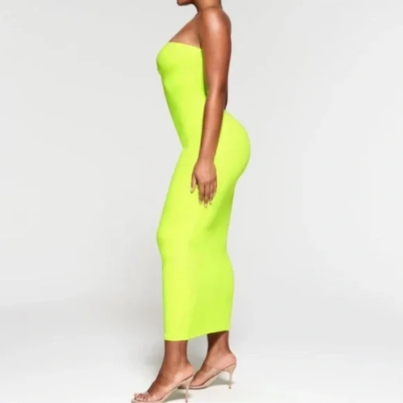 SKIMS Fits Everybody Tube Dress - Green Highlighter - Picture 4 of 5